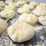 皮から作る、にら饅頭（皮だけです）